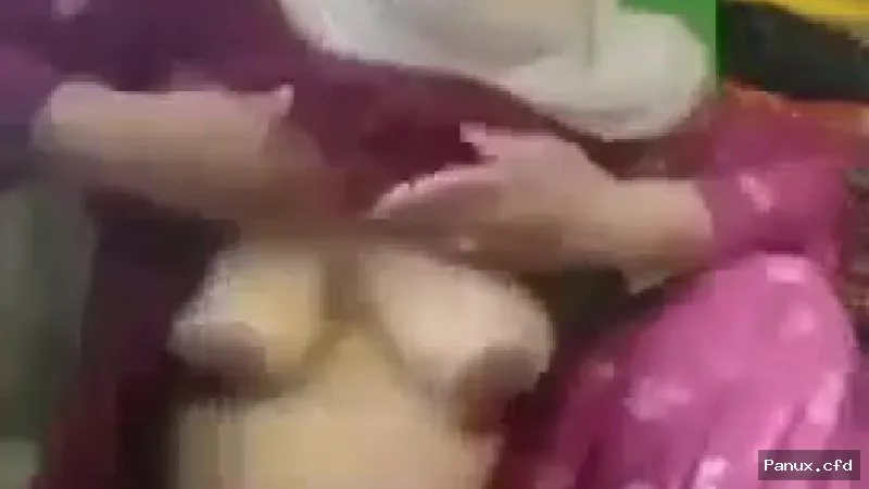 Old aunty is showing her boobs pussy and ass to her young lover